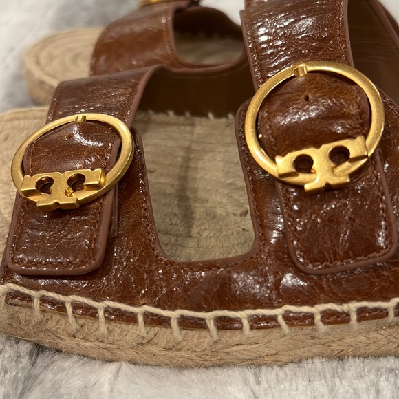 Tory Burch brown flat sandals - Picture 3 of 5